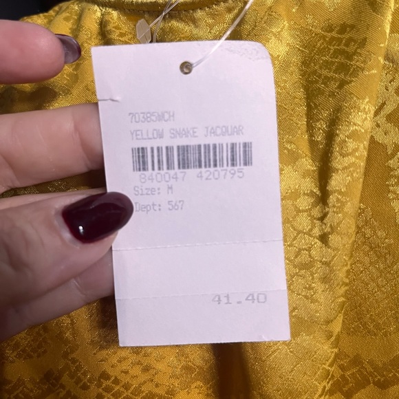 NWT WAYF Gigi yellow snake jacquard print puff sleeve top, sz Medium - Picture 7 of 8